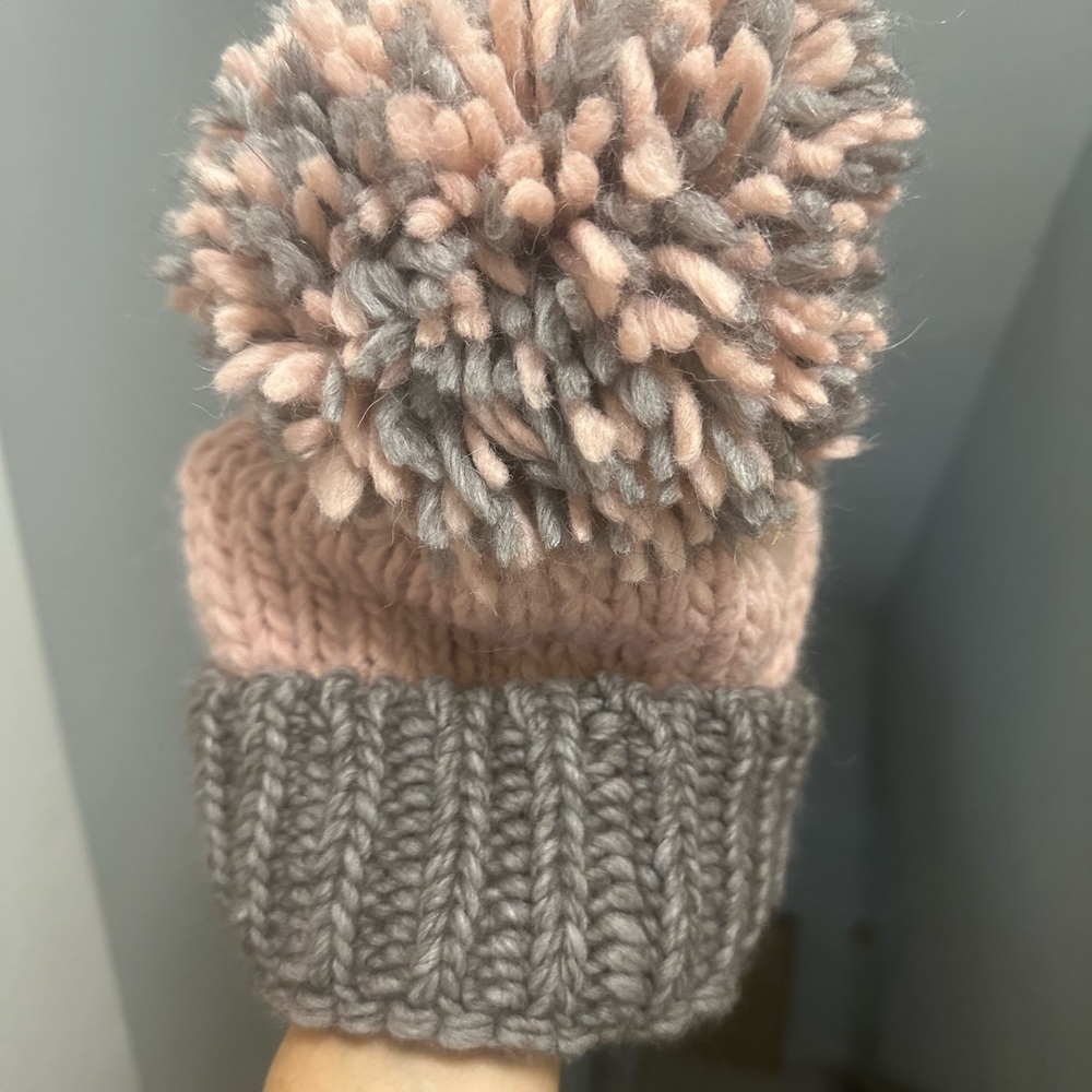 Beautiful worm and cosy hat - Picture 4 of 4